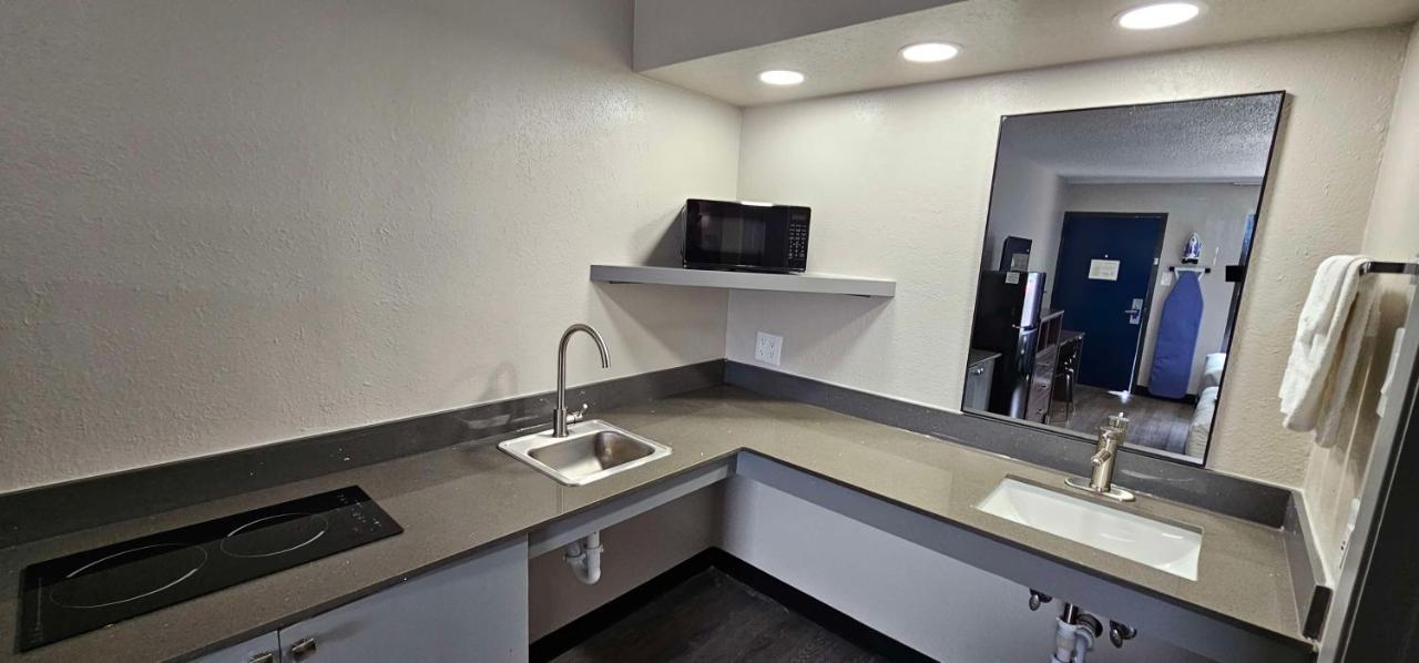 Surestay Studio By Best Western Victoria Exterior foto